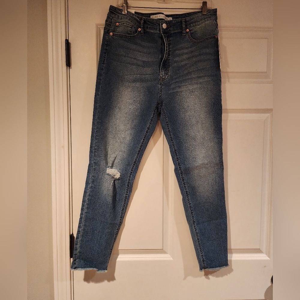 NWT Tinseltown mid rise stretchy skinny jeans Size 15